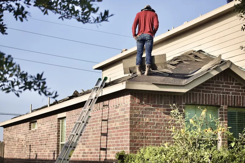 Professional roofer working on a residential roof in Beaumont-Wilshire